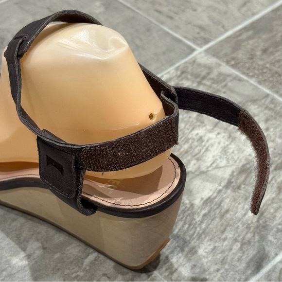 Camper Brown Leather Wedge Sandals Size 8.5 EUR 39 Hook and Loop Open Toe - Picture 12 of 13